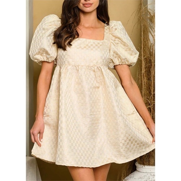 Jacquie The Label Dresses & Skirts - NWT Jacquie The Label Metallic Gold Puff Sleeve Babydoll Dress Sz L